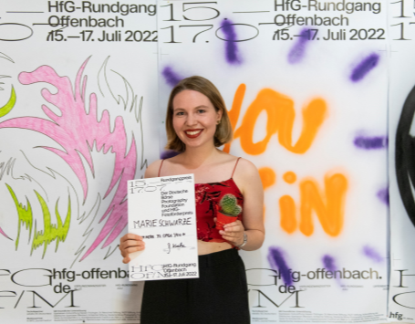Marie Schwarze receives HfG Fotoförderpreis 2022 of the Deutsche Börse Photography Foundation / Image: Nina Schröder