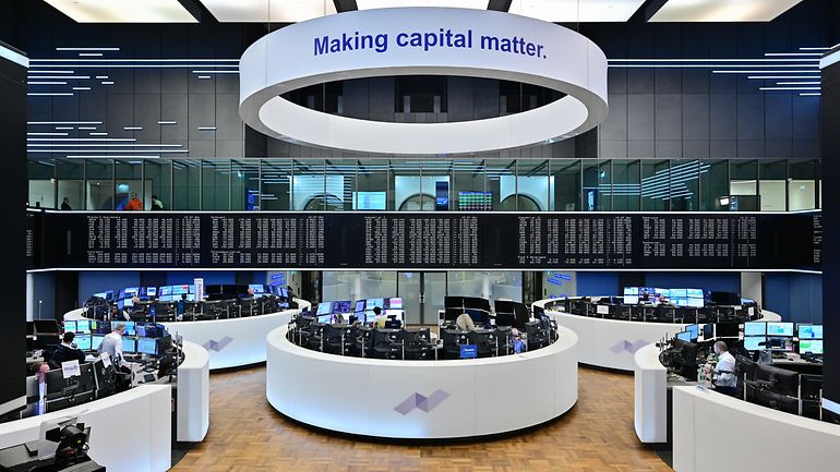 Complete view of the trading hall