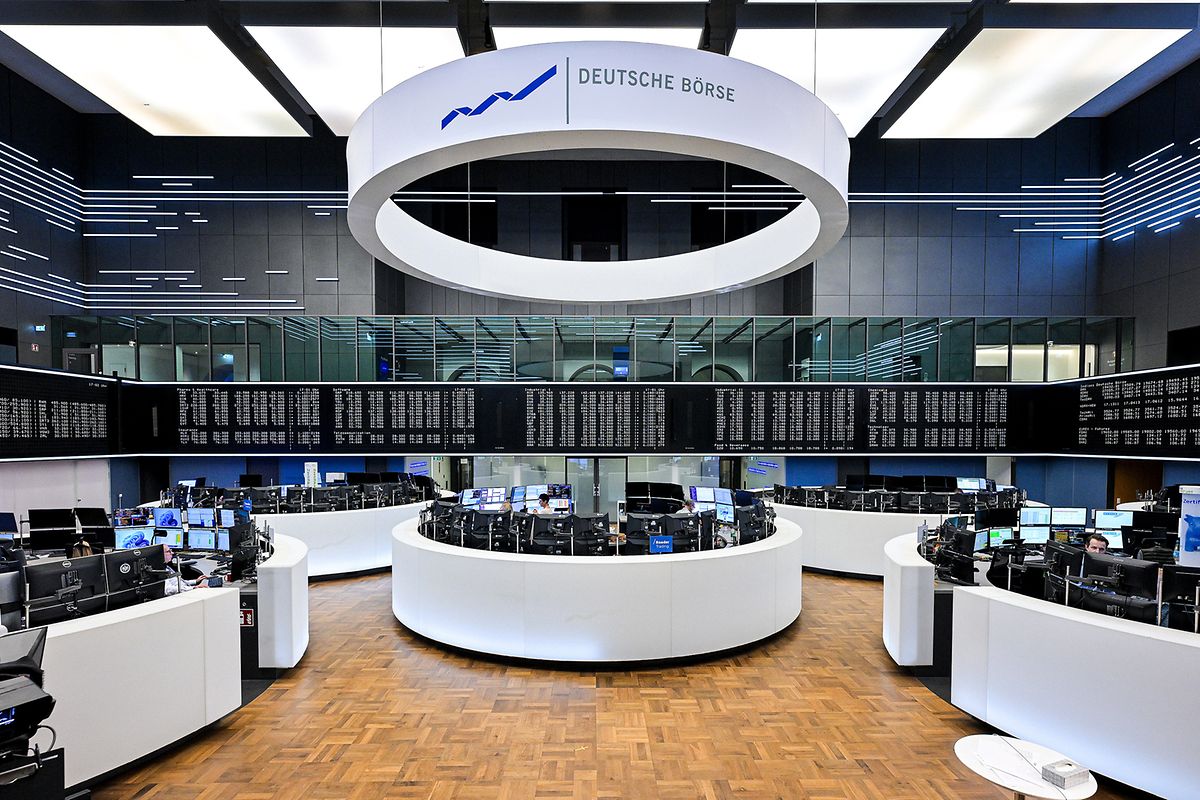 Complete view of the trading hall