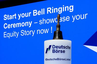 Bell Ringing Ceremony mit Glocke